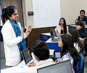 FIIB faculty mentoring students